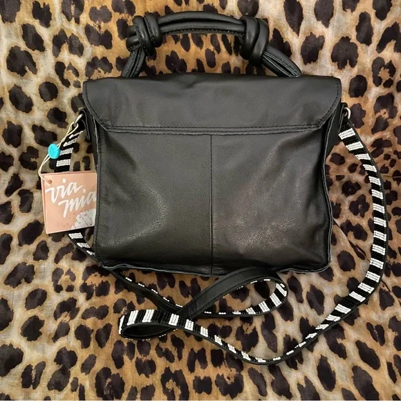 Via Mia Verao Crossbody Bag w/unique knotted handle - Picture 3 of 13